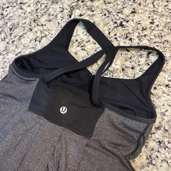 Lululemon Womens Tank Top with Built in Bra Size 4 - Picture 5 of 5